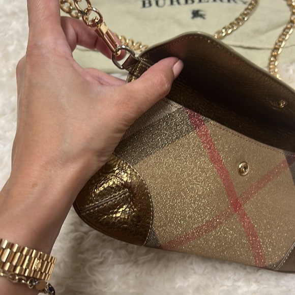 Burberry Mint Clutch on Chain - Picture 6 of 9